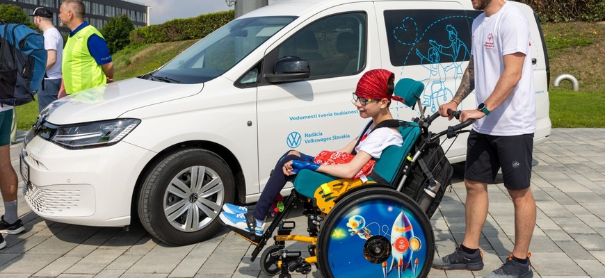 Kým štát tvorí neziskovkám prekážky, Nadácia Volkswagen Slovakia im dá mobilitu