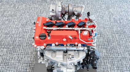 NOVÝ PREPLŇOVANÝ ŠTVORVALEC TOYOTA G20E HRAVO ZATIENI DVOJLITROVÉ MOTORY BMW ČI MERCEDES-AMG