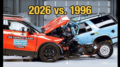 STARÉ AUTÁ VRAJ BOLI AKO TANKY. TENTO CRASH TEST DOKAZUJE V JEDINOM NÁRAZE PRAVÝ OPAK