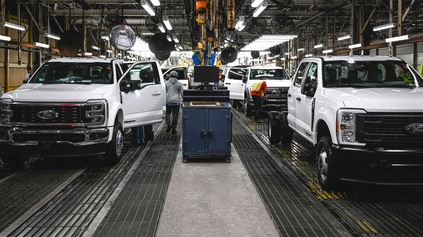 UMELÁ INTELIGENCIA ZLYHALA. FORD UZNAL CHYBU, DO VÝROBY VRÁTIL STOVKY SKÚSENÝCH INŽINIEROV