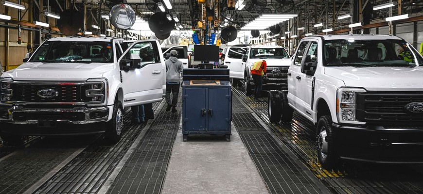 Umelá inteligencia zlyhala. Ford uznal chybu, do výroby vrátil stovky skúsených inžinierov