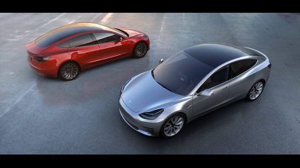 Prví zákazníci už majú najočakávanejšie auto roka - Tesla 3