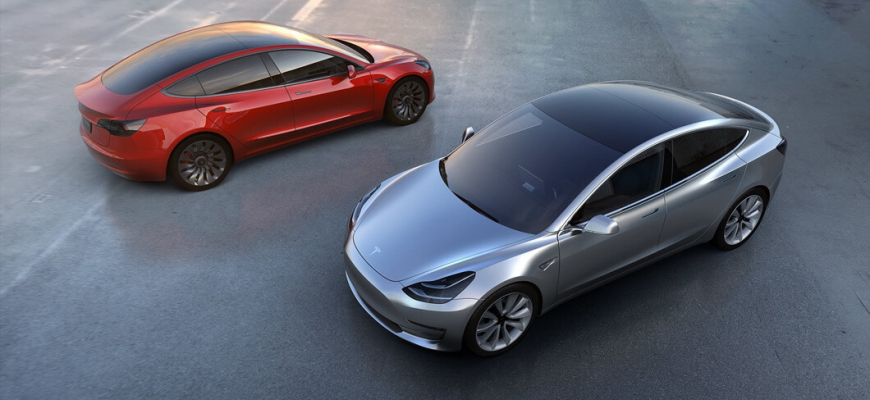 Prví zákazníci už majú najočakávanejšie auto roka - Tesla 3