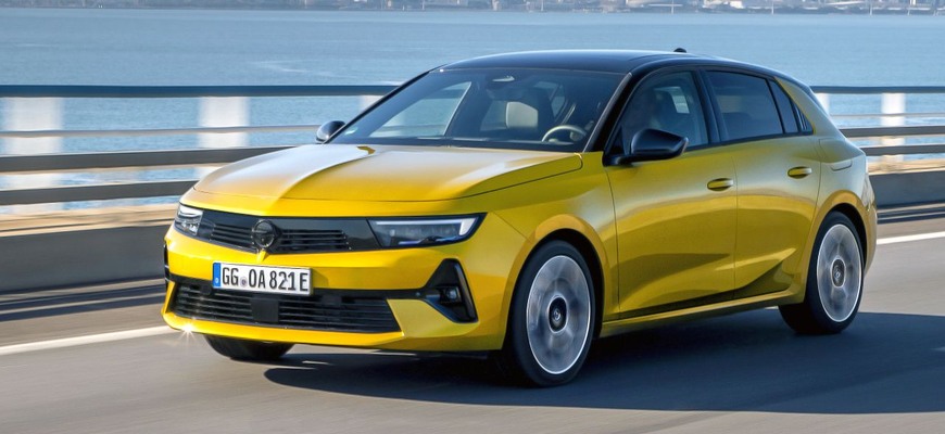 Nový Opel Astra Plug-in Hybrid s vylepšenou technikou. Viac koní, lepší dojazd len na baterku!
