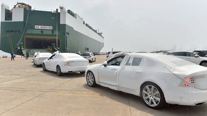 VEĽKÝ LODIAR OKAMŽITE ZASTAVUJE PREPRAVU ELEKTROMOBILOV A PLUG-IN HYBRIDOV: „SÚ NEBEZPEČNÉ!“