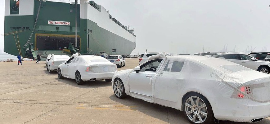Veľký lodiar okamžite zastavuje prepravu elektromobilov a plug-in hybridov: „Sú nebezpečné!“