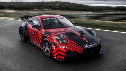 PORSCHE SA ODRÁŽA OD DNA. ZISK RASTIE, NO AUTOMOBILKA NAPRIEK TOMU ZRUŠÍ 9000 MIEST!
