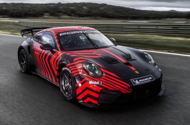 PORSCHE SA ODRÁŽA OD DNA. ZISK RASTIE, AUTOMOBILKA NAPRIEK TOMU ZRUŠÍ 9000 MIEST!