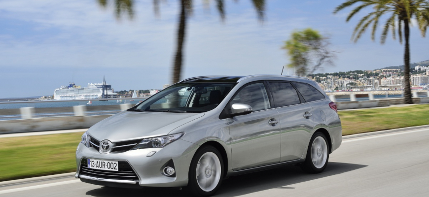 Súhlasíte? Toyota Auris Touring Sports je najkrajší kombík výrobcu