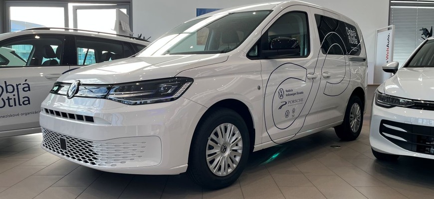 Neziskové organizácie dostali 9 áut VW Golf a VW Caddy