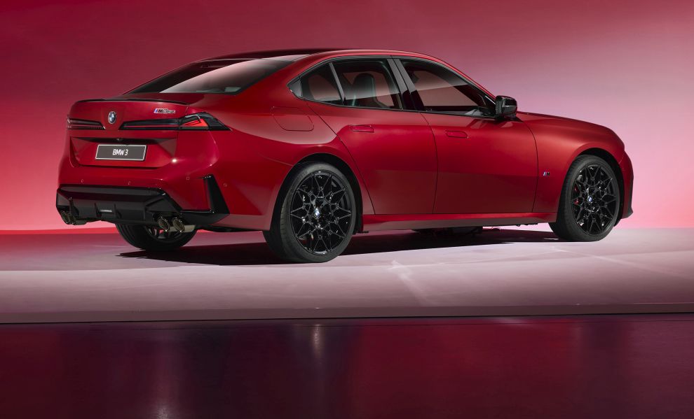 NOVÉ BMW RADU 3 OFICIÁLNE. TROJKA SO SPAĽOVACÍMI MOTORMI SI PONECHALA ŠESŤVALEC, NAFTA KONČÍ!