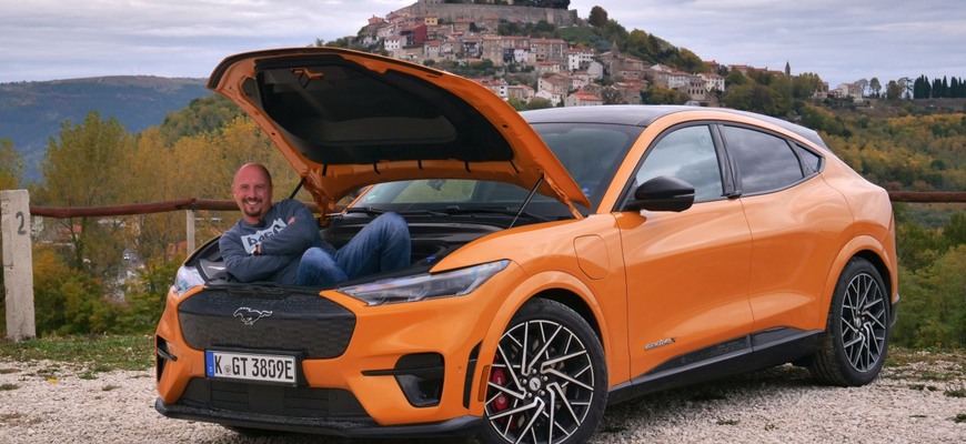 JAZDA 2022 FORD MUSTANG MACH E GT  - môže byť elektrické SUV rodinné aj športové?