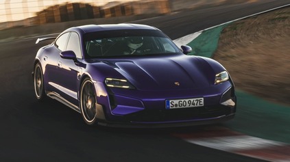 Už aj Porsche priznáva, že veci nejdú podľa plánu. Zákazníci chcú stále hlavne spaľovacie motory!