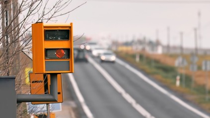 STACIONÁRNE RADARY NA SLOVENSKU BUDÚ POSIELAŤ POKUTY POŠTOU. KAM A KEDY ICH NAMONTUJÚ?