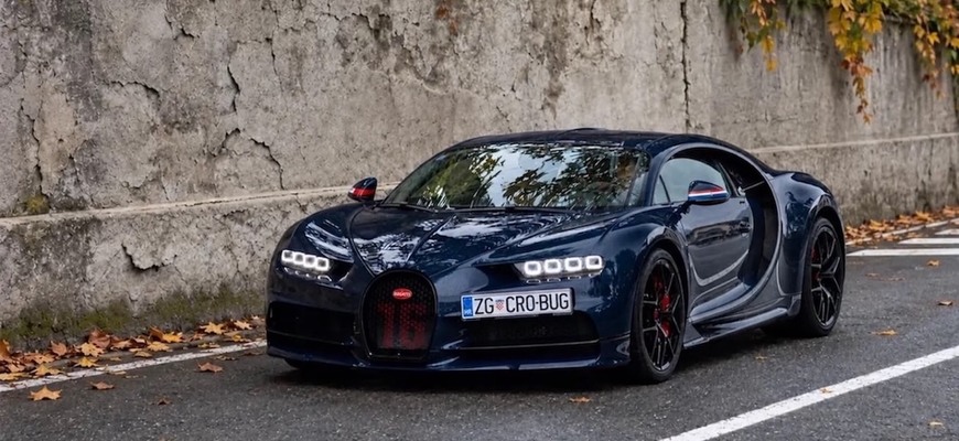Šéfovi Bugatti ukradli jeho Chiron. Kľúče boli v aute, zlodeja naháňal na Porsche 911