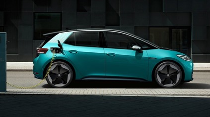 NAJPREDÁVANEJŠÍ ELEKTROMOBIL JE VW ID.3. VĎAKA FIREMNÝM NÁKUPOM PORAZIL RENAULT ZOE