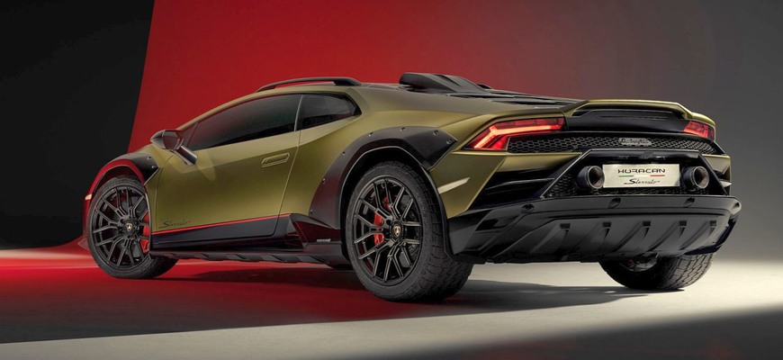 Nový crossover Sterrato na výlety do terénu je labuťou piesňou pre Lamborghini Huracán V10
