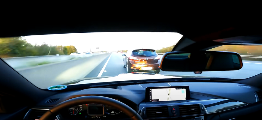 Krízovka v BMW M4. V 270 km/h takmer napálil do Mazdy