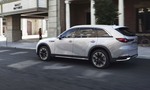 Nová Mazda CX-90 oficiálne odhalená: tri rady sedadiel a radový šesťvalec pod kapotou