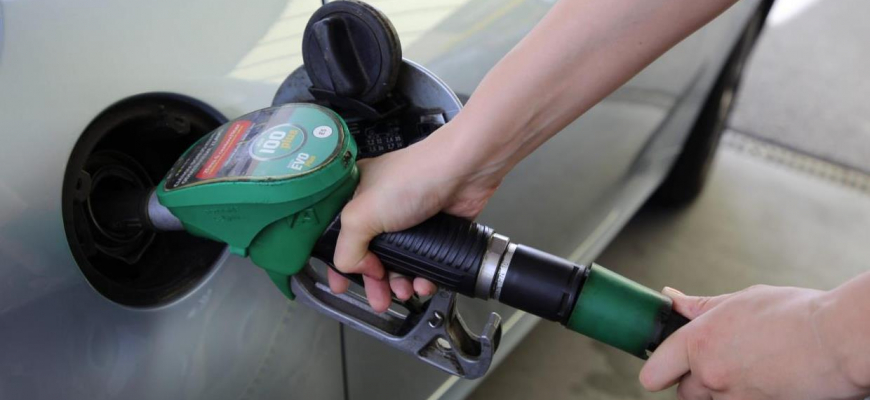 Ceny palív klesli na historické minimá. Spadnú pod 1 euro za liter?