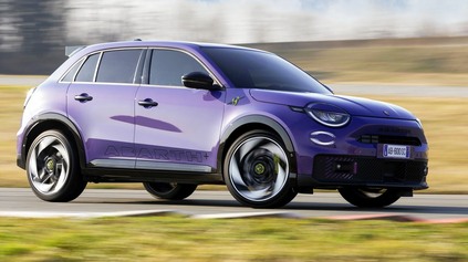 Nový Abarth 600e Scorpionissima na ďalších fotkách. Automobilka potvrdila tiež jeho výkon