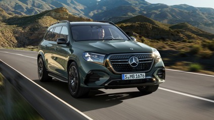 MERCEDES GLS PO FACELIFTE IDE V STOPÁCH MODERNIZOVANEJ TRIEDY S, PREBERÁ AJ NOVÚ V8!