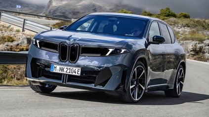 BMW IX3 40 JE NOVÝ ELEKTRICKÝ ZÁKLAD S MENŠOU BATÉRIOU, ALE TIEŽ LEPŠOU CENOU