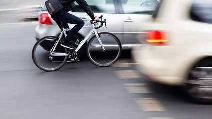 AKO NESCHYTAŤ POKUTU ZA SPRÁVANIE VOČI CYKLISTOM? MLADÍ VODIČI POHORELI, UKAZUJE SA NEPRIATEĽSTVO