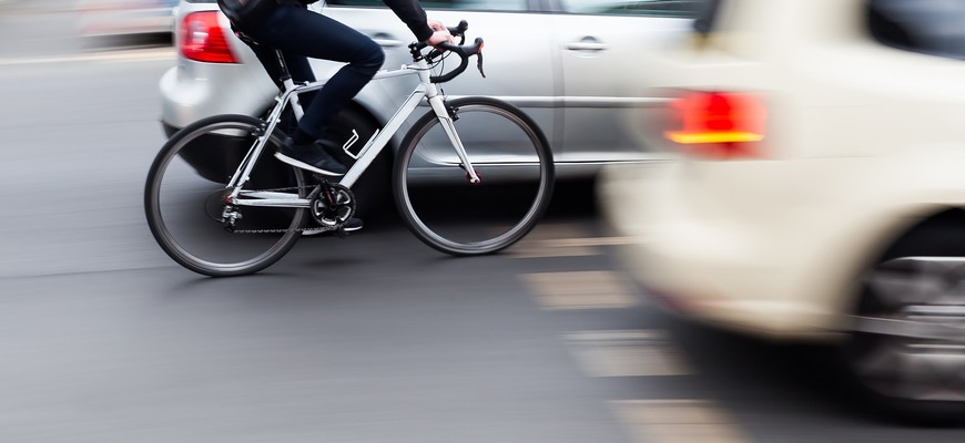 Ako neschytať pokutu za správanie voči cyklistom? Mladí vodiči pohoreli, ukazuje sa nepriateľstvo