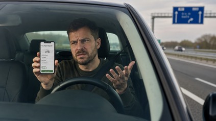 NAJPRV DIAĽNIČNÉ ZNÁMKY ZDRAŽELI, TERAZ ICH VEĽKODUŠNE ZASTROPUJÚ