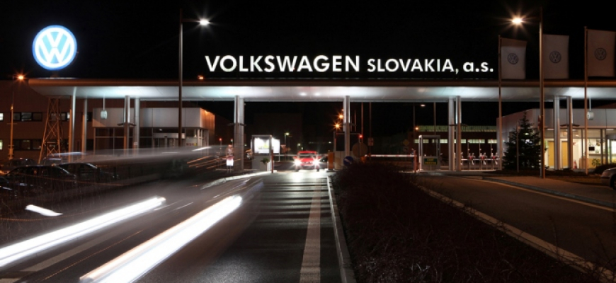Zamestnanosť vo VW Slovakia má dve strany mince.