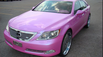 KURIOZITA: BARBIE LEXUS LS460L