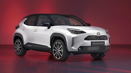 TOYOTA PRIDALA MALÉMU CROSSOVERU ŠPORTOVÝ ŠMRNC. JE Z TOHO NOVÝ YARIS CROSS GR SPORT