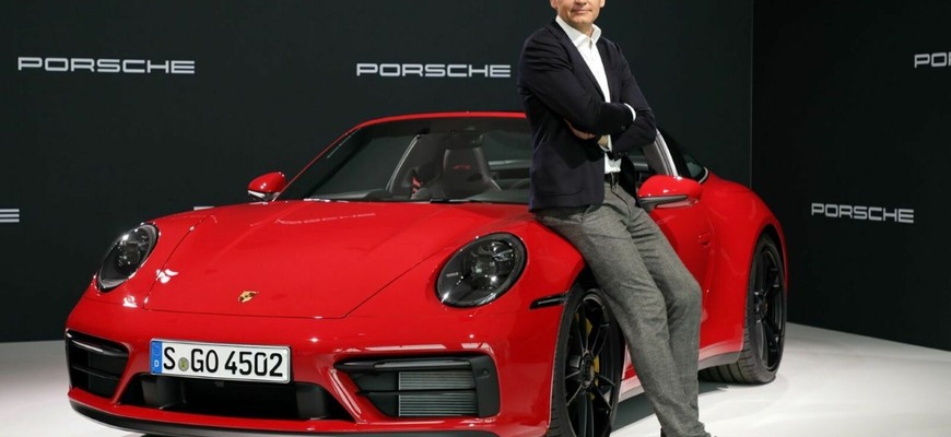 Šéf Porsche končí predčasne. Prečo musí odísť?