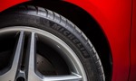OE vs Aftermarket: Sú továrenské pneumatiky lepšie?