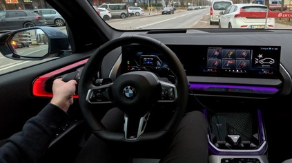 BMW EXIT WARNING: AUTO MÔŽE ZAKÁZAŤ OTVORIŤ DVERE. BEZPEČNOSŤ ALEBO PRIVEĽA KONTROLY?