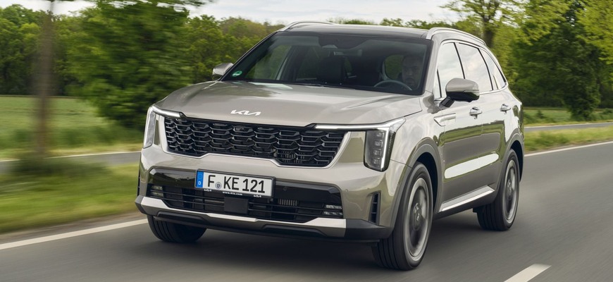 Naftová Kia Sorento zlacňuje. Má rovnaký výkon, ale nižšiu spotrebu. Toto je jej „tajomstvo“